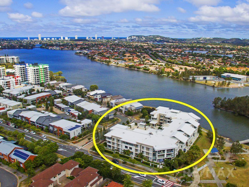 Photo - 11/1 Lakefront Cres , Varsity Lakes QLD 4227 - Image 3