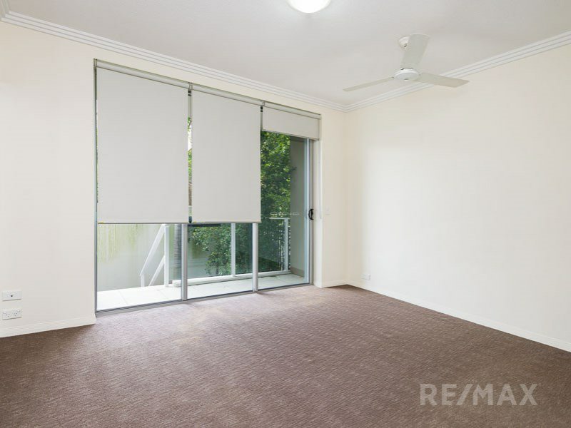 Photo - 11/1 Lakefront Cres , Varsity Lakes QLD 4227 - Image 11