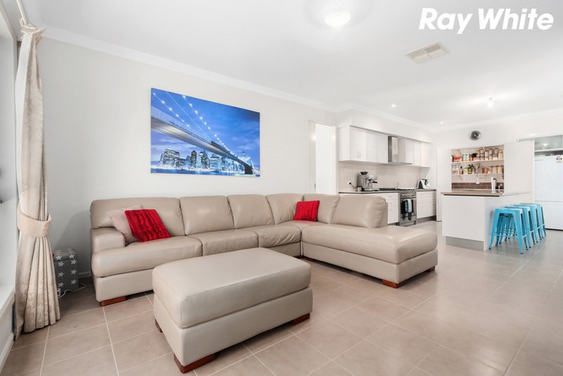 Photo - 111 Livingstone Boulevard, Pakenham VIC 3810 - Image 6