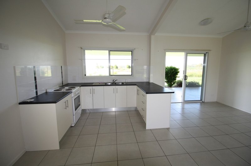 Photo - 111 Macadamia Street, Mareeba QLD 4880 - Image 7