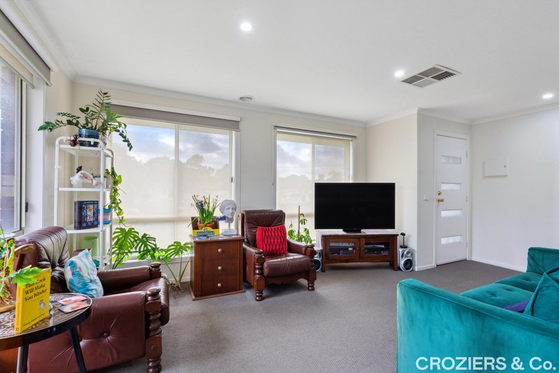 Photo - 1/11 Maclagan Crescent, Reservoir VIC 3073 - Image 4