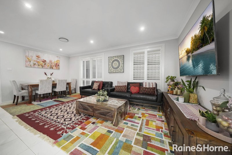 Photo - 111 Mary Ann Drive, Glenfield NSW 2167 - Image 4