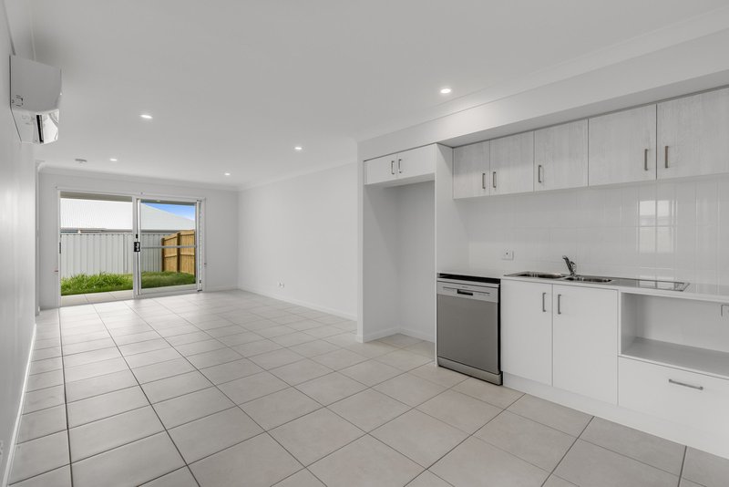 Photo - 1/11 Mirabelle Court, Westbrook QLD 4350 - Image 2