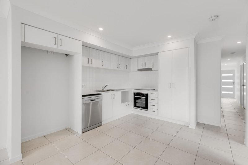 Photo - 1/11 Mirabelle Court, Westbrook QLD 4350 - Image 3