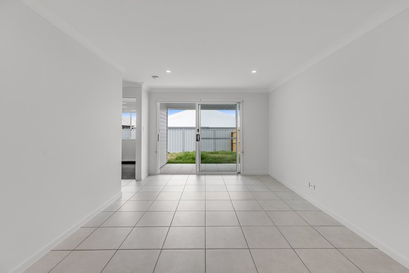 Photo - 1/11 Mirabelle Court, Westbrook QLD 4350 - Image 4