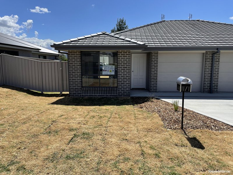 1/11 Mustang Close, Hillvue NSW 2340