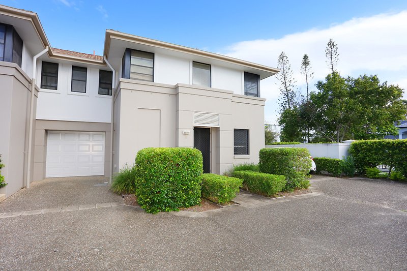 11/1 Pine Valley Drive, Robina QLD 4226