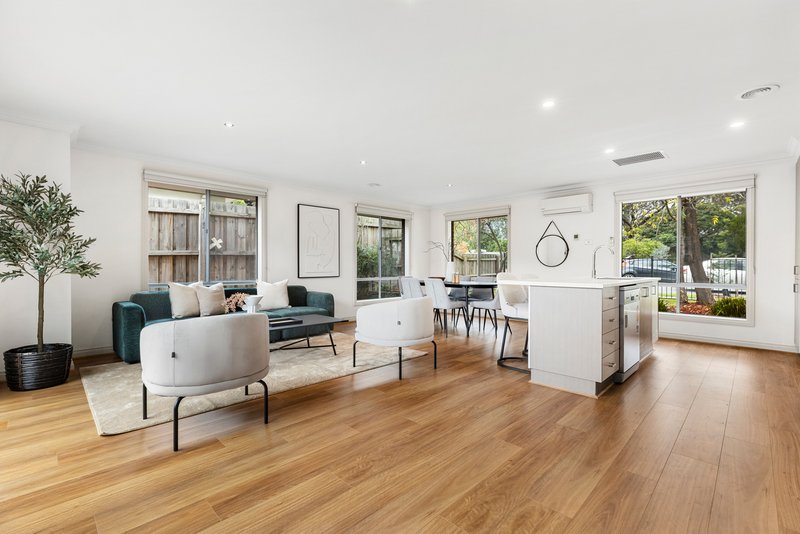 Photo - 1/11 Richards Avenue, Watsonia VIC 3087 - Image 2