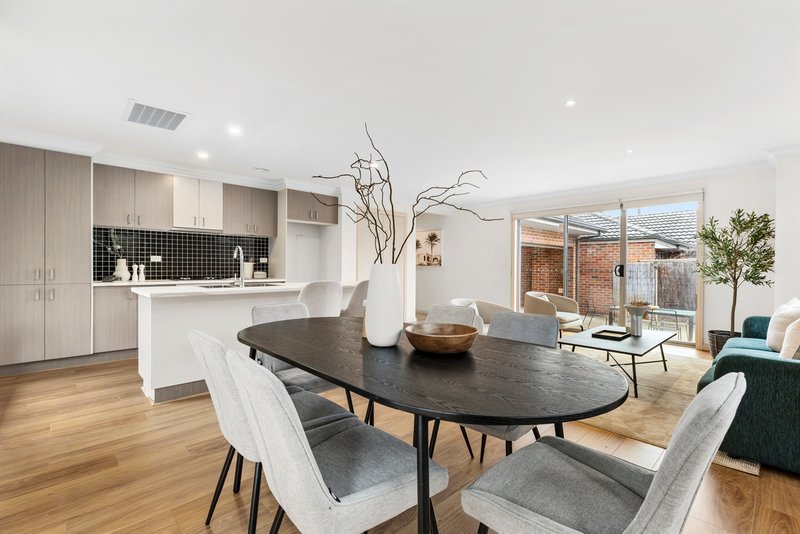 Photo - 1/11 Richards Avenue, Watsonia VIC 3087 - Image 4
