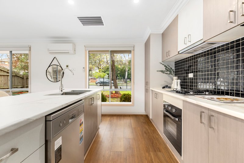 Photo - 1/11 Richards Avenue, Watsonia VIC 3087 - Image 5