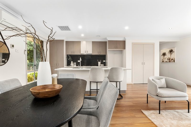 Photo - 1/11 Richards Avenue, Watsonia VIC 3087 - Image 7
