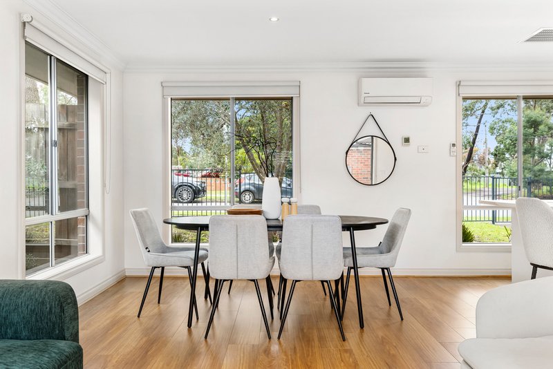 Photo - 1/11 Richards Avenue, Watsonia VIC 3087 - Image 8