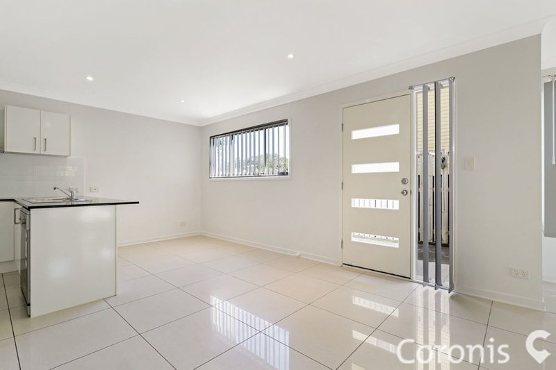 Photo - 1/11 Rise Street, Holland Park QLD 4121 - Image 5