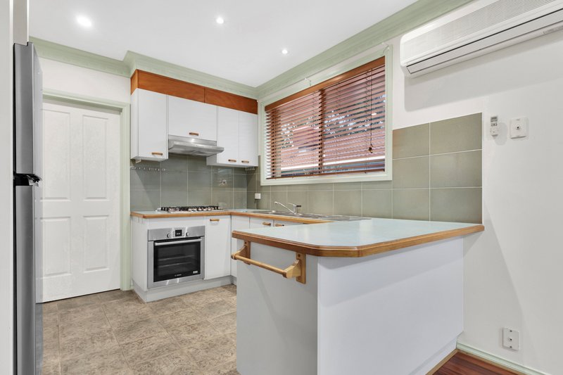 Photo - 1/11 Rule Close, Mill Park VIC 3082 - Image 6