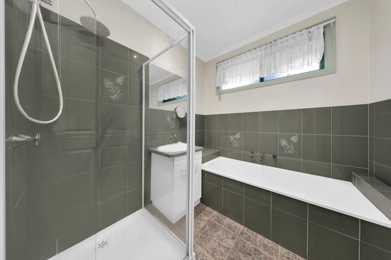 Photo - 1/11 Rule Close, Mill Park VIC 3082 - Image 8