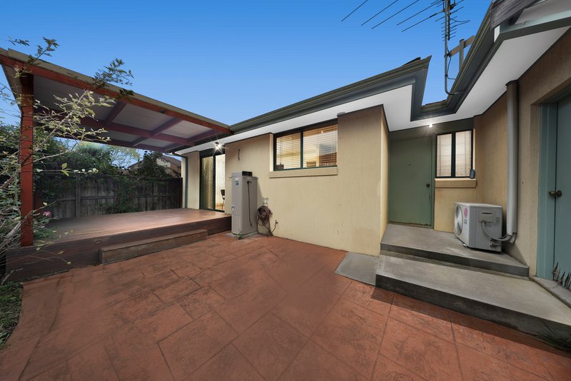 Photo - 1/11 Rule Close, Mill Park VIC 3082 - Image 10