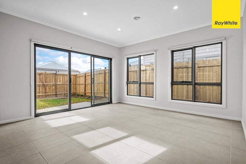 Photo - 111 Saint Arnaud Road, Eynesbury VIC 3338 - Image 6