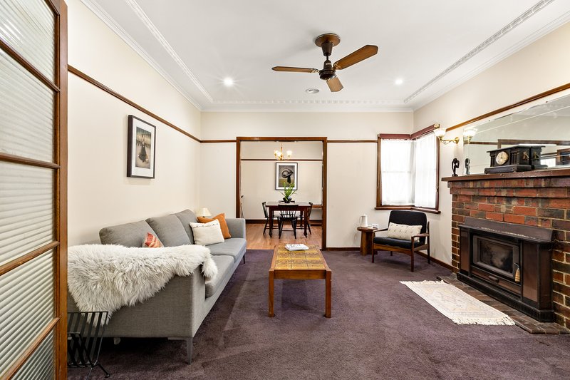 Photo - 1/11 Scott Grove, Burwood VIC 3125 - Image 2