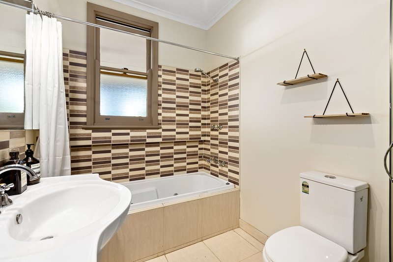 Photo - 1/11 Scott Grove, Burwood VIC 3125 - Image 6