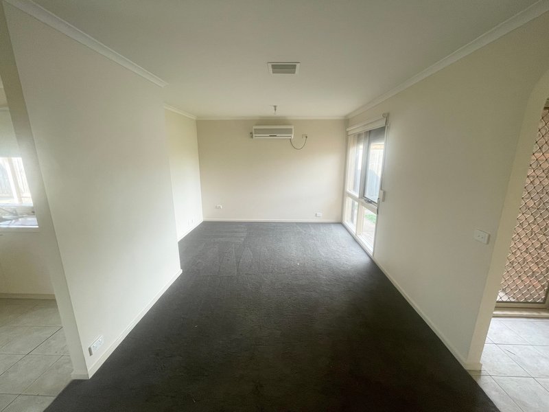 Photo - 111 Shane Avenue, Seabrook VIC 3028 - Image 4