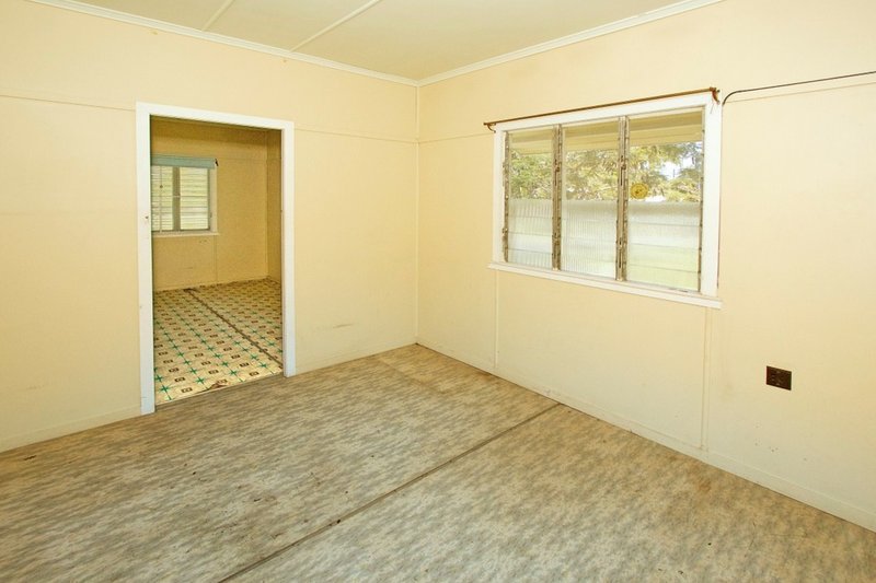 Photo - 111 Stewart Street, Frenchville QLD 4701 - Image 6