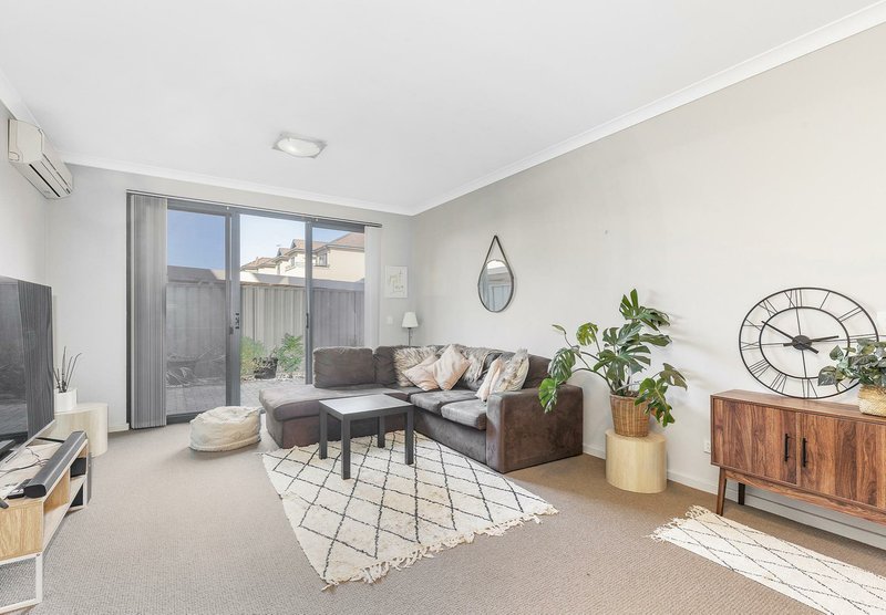 Photo - 11/1 Sunlander Drive, Currambine WA 6028 - Image 4