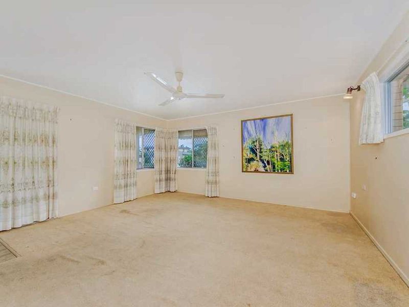 Photo - 1/11 Tabilban Street, Burleigh Heads QLD 4220 - Image 8