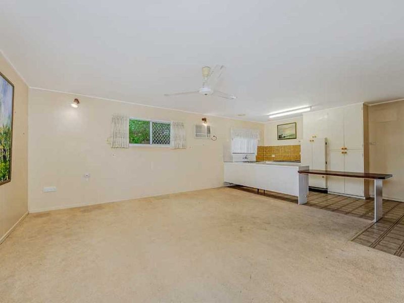 Photo - 1/11 Tabilban Street, Burleigh Heads QLD 4220 - Image 3