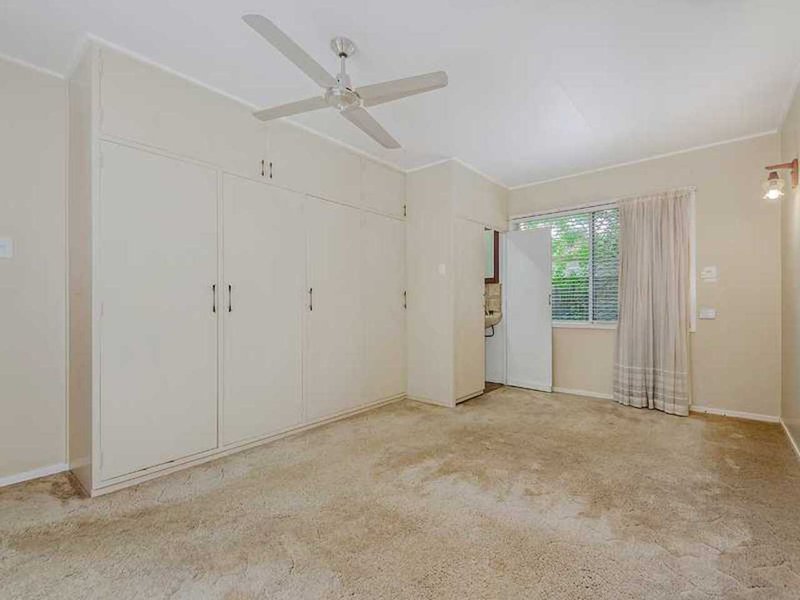 Photo - 1/11 Tabilban Street, Burleigh Heads QLD 4220 - Image 7