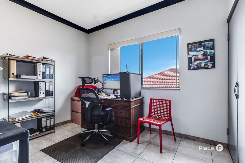 Photo - 111 Trouts Road, Stafford Heights QLD 4053 - Image 14