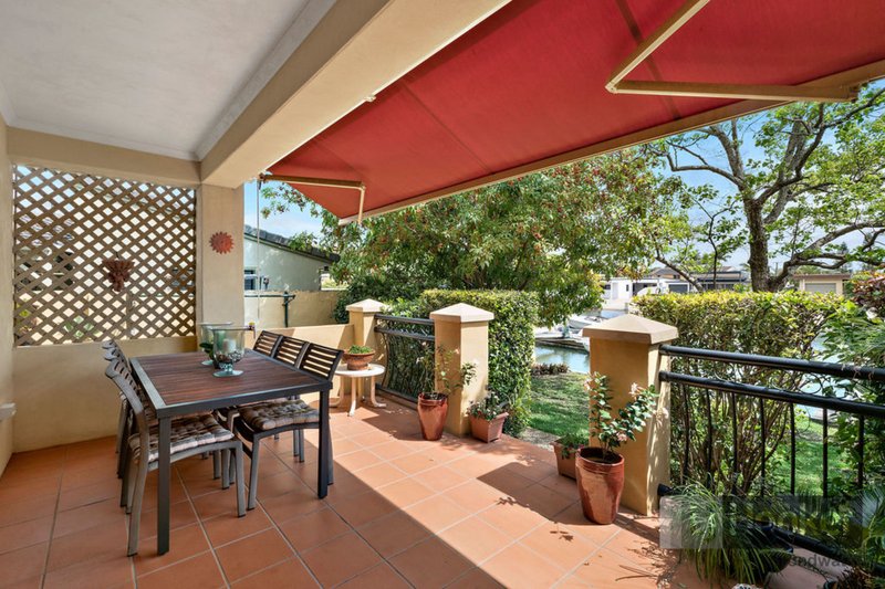 Photo - 1/11 Vaggelas Crescent, Biggera Waters QLD 4216 - Image 4