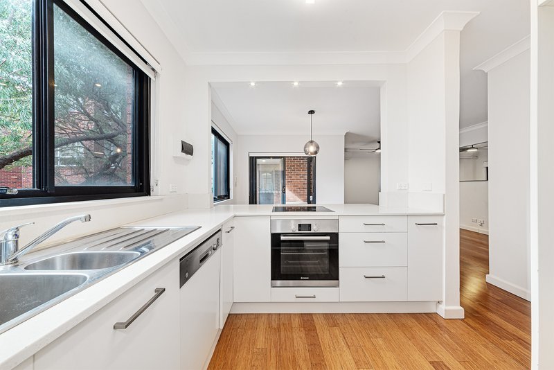 Photo - 11/10-12 Fletcher Street, Bondi NSW 2026 - Image 3