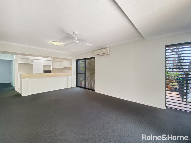 Photo - 1/110 Indooroopilly Road, Taringa QLD 4068 - Image 4