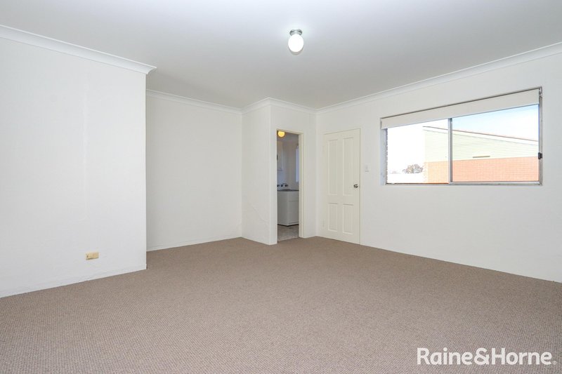 Photo - 1/111-115 Lambert Street, Bathurst NSW 2795 - Image 2