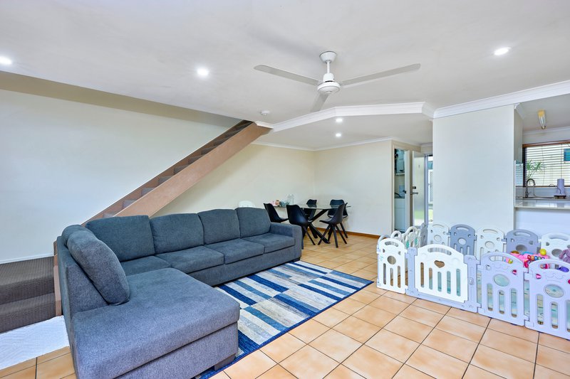 Photo - 11/11-12 Maytown Close, Manoora QLD 4870 - Image 2