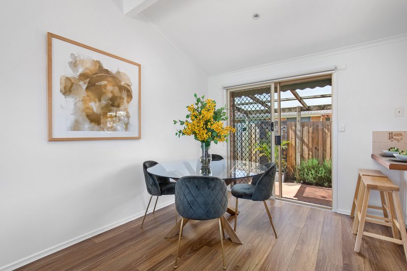 Photo - 11/11 Hannah Street, Cheltenham VIC 3192 - Image 2