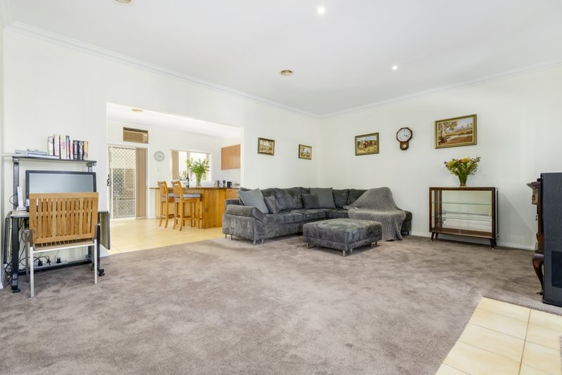 Photo - 11/11 Harrison Court, Altona Meadows VIC 3028 - Image 3