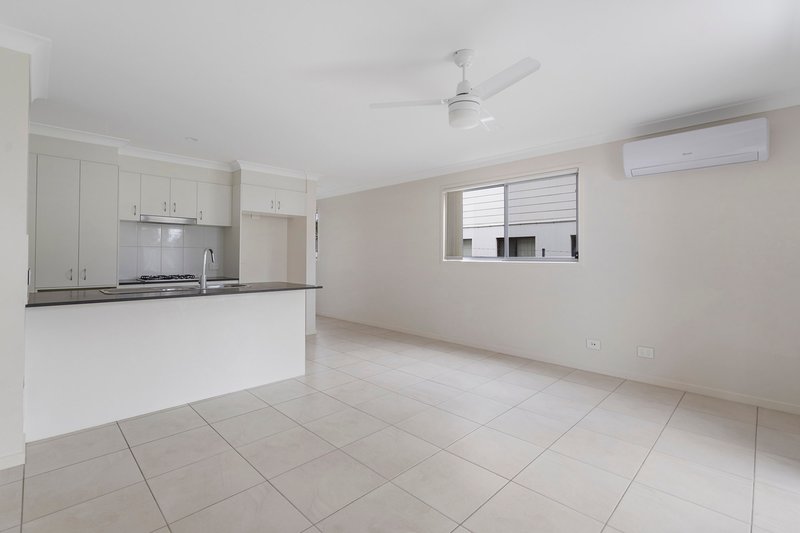 Photo - 1/111a Haig Road, Loganlea QLD 4131 - Image 5