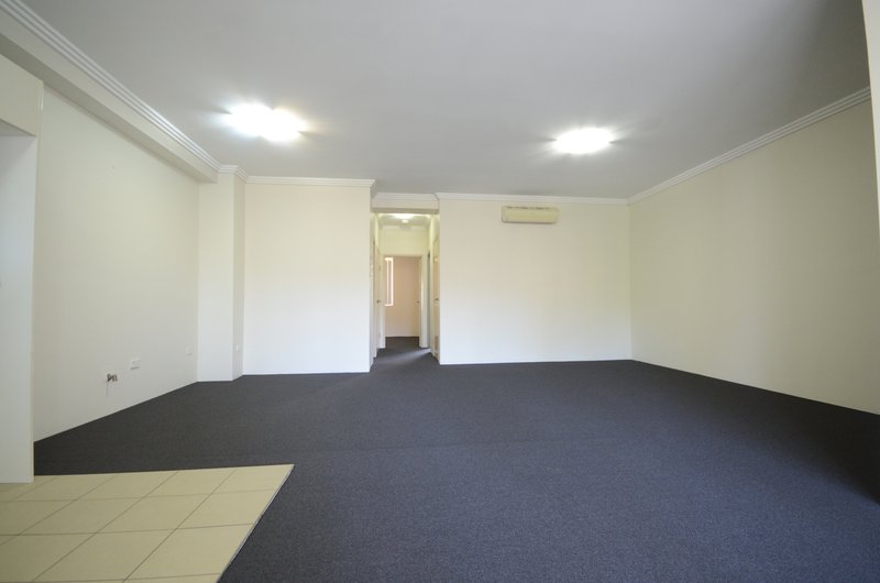 Photo - 11/12-14 Lydbrook Street, Westmead NSW 2145 - Image 2