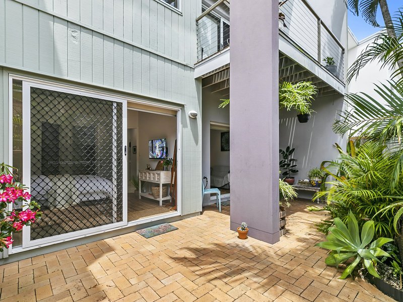 Photo - 11/12-16 Kangaroo Avenue, Bongaree QLD 4507 - Image 10