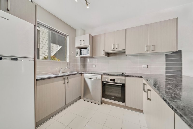 Photo - 1/112 Macfarland Crescent, Pearce ACT 2607 - Image 3