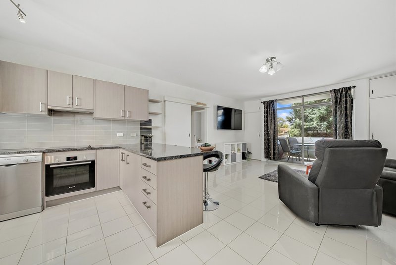 Photo - 1/112 Macfarland Crescent, Pearce ACT 2607 - Image 4