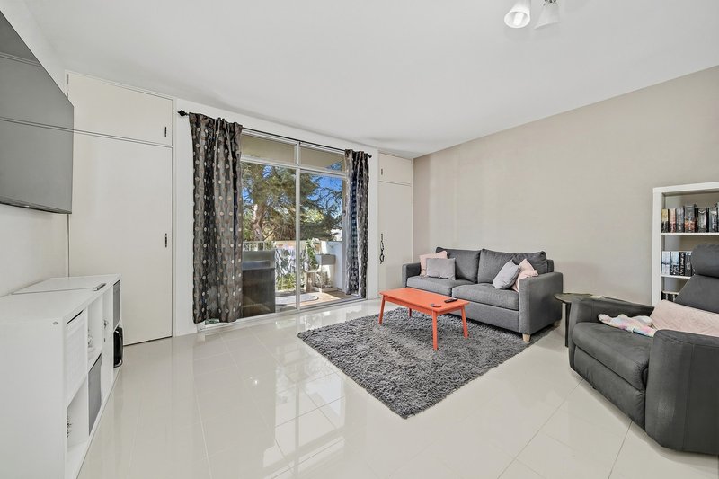 Photo - 1/112 Macfarland Crescent, Pearce ACT 2607 - Image 6
