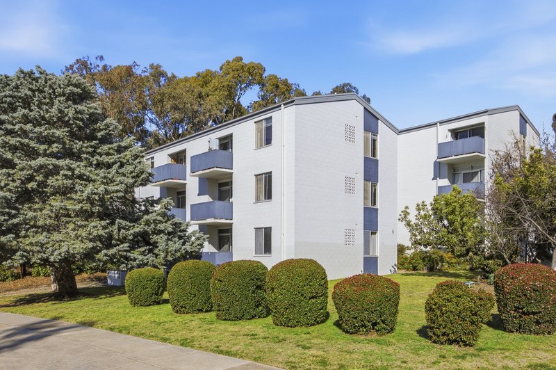 Photo - 1/112 Macfarland Crescent, Pearce ACT 2607 - Image 15