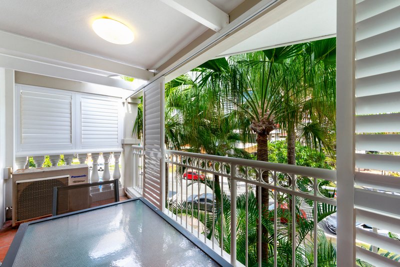 Photo - 11/122-130 Old Burleigh Road, Broadbeach QLD 4218 - Image 2