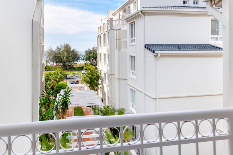 Photo - 11/122-130 Old Burleigh Road, Broadbeach QLD 4218 - Image 4