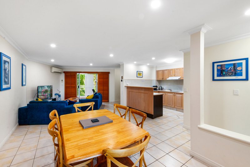 Photo - 11/122-130 Old Burleigh Road, Broadbeach QLD 4218 - Image 10