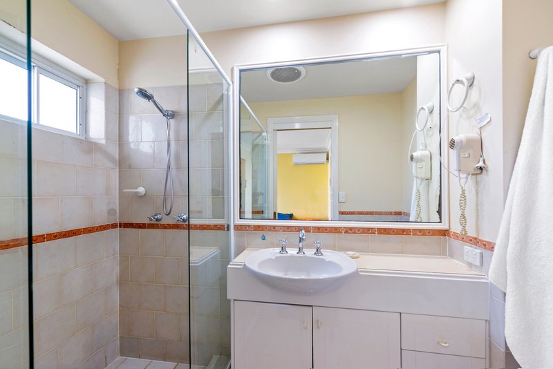 Photo - 11/122-130 Old Burleigh Road, Broadbeach QLD 4218 - Image 13