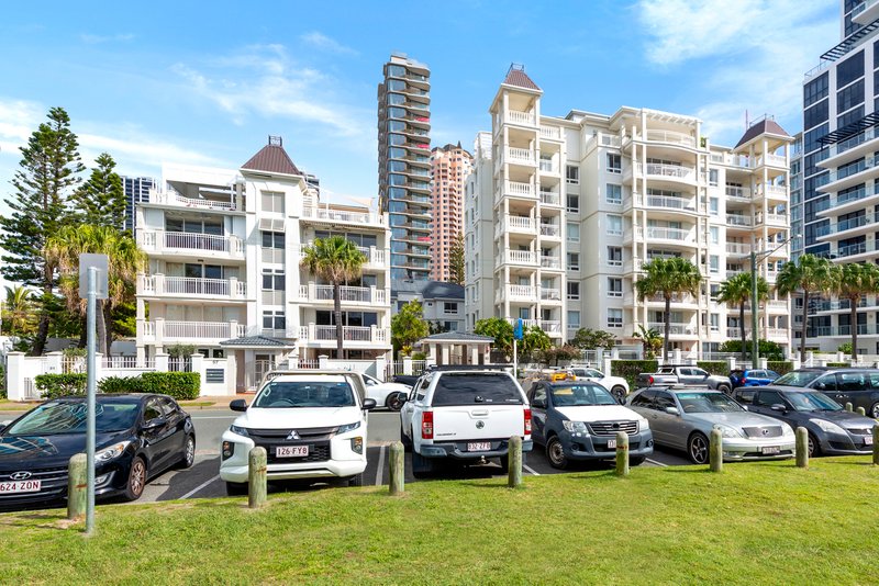 Photo - 11/122-130 Old Burleigh Road, Broadbeach QLD 4218 - Image 20