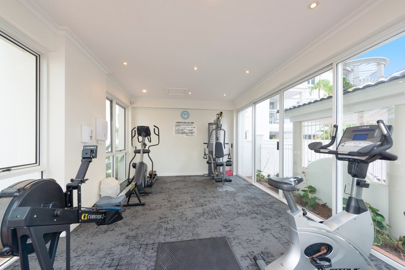 Photo - 11/122-130 Old Burleigh Road, Broadbeach QLD 4218 - Image 22